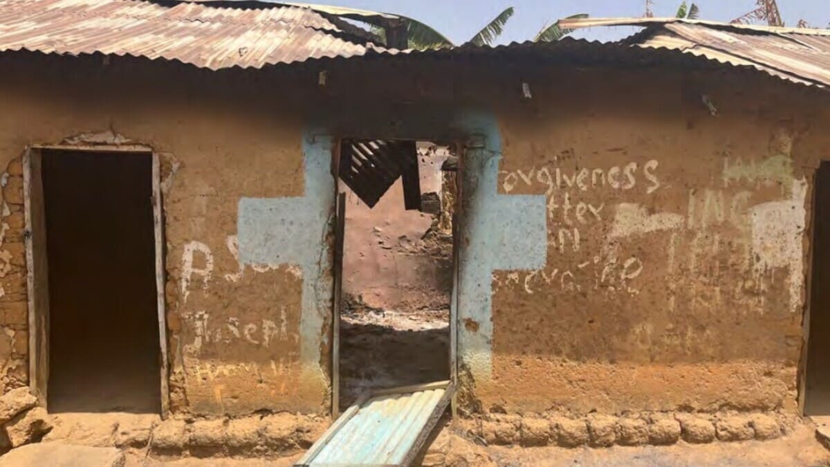 Le rovine della casa di una famiglia cristiana nel villaggio di Atak-Mawe (stato di Kaduna), bruciata dai Fulani in un attacco del 30 gennaio 2022 in Nigeria. Una donna di 98 anni è stata bruciata viva
