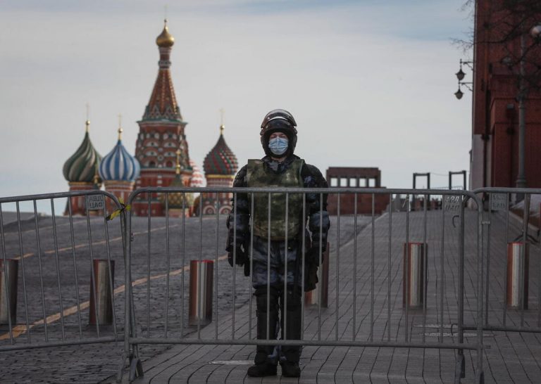 Universitari russi contro la zombificazione propagandistica di Putin