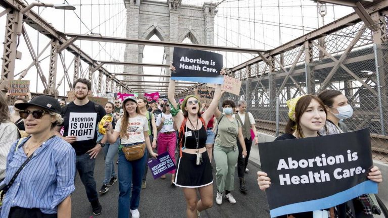 Cade anche il totem della “scelta”, i dem tifano “aborto per tutti”