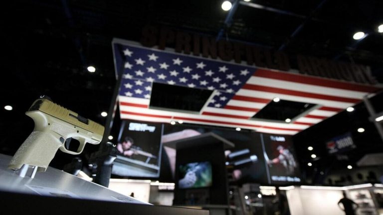 Perché l’America non riesce (e non può) limitare l’uso delle armi