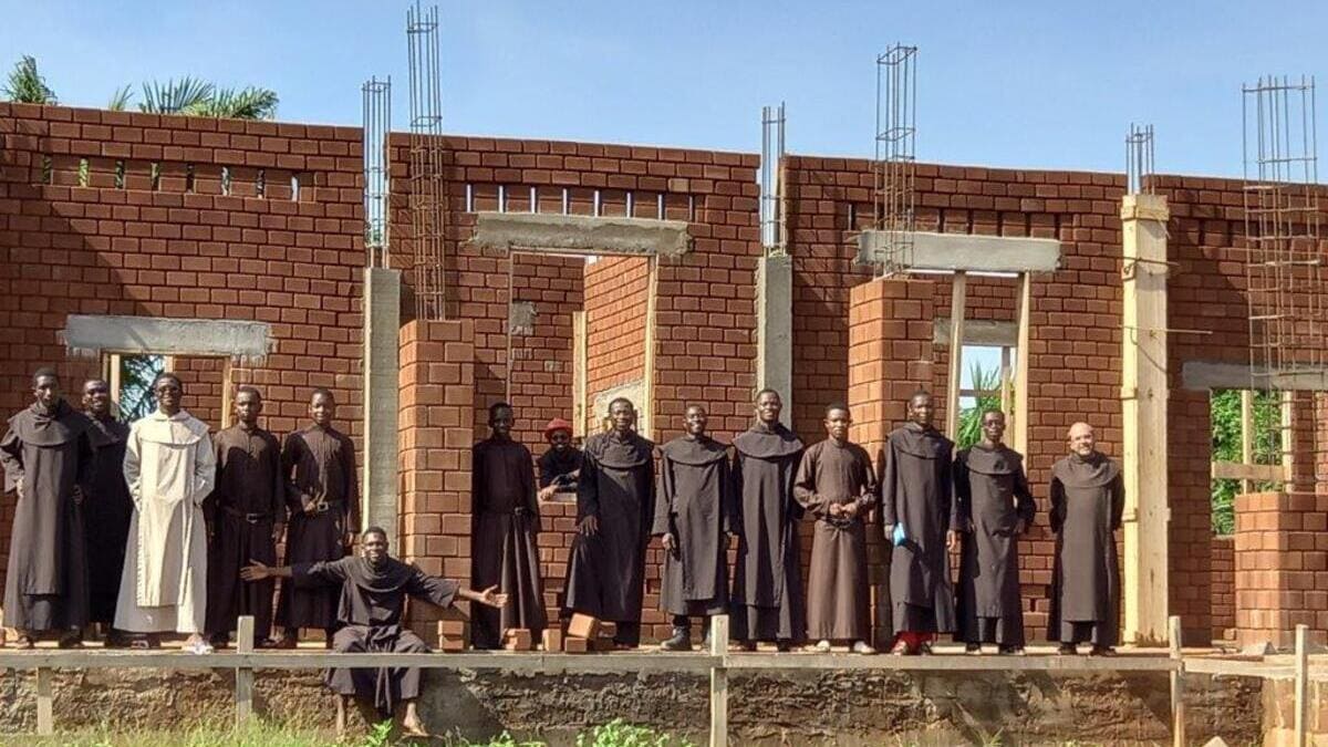 I Carmelitani scalzi del Centrafrica nel cantiere del nuovo convento di Bangui 