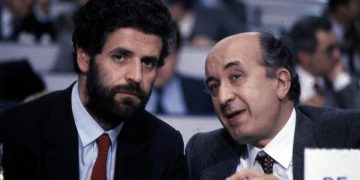 Roberto Formigoni con Ciriaco De Mita al 16/o congresso nazionale della Dc il 27 febbraio 1984