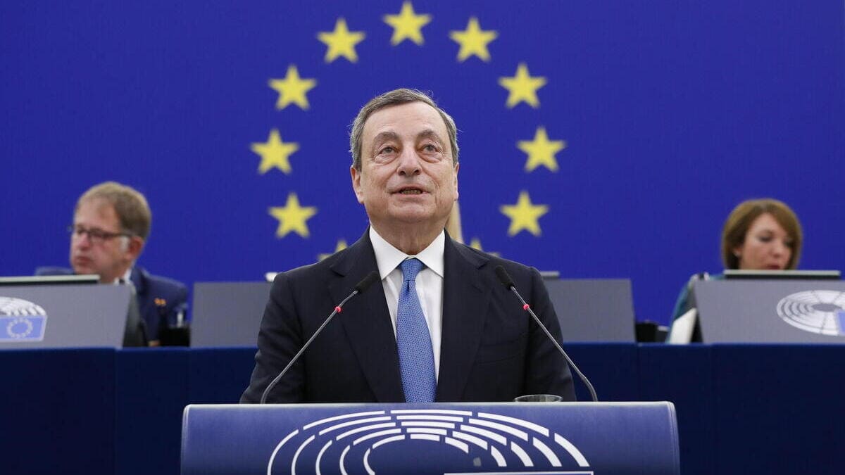Mario Draghi durante il suo discorso al Parlamento dell'Unione Europea