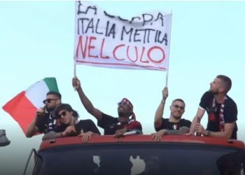 Milan scudetto striscione