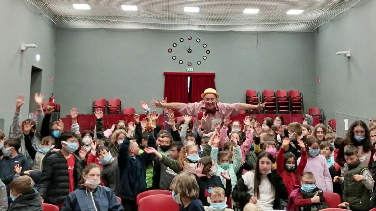 Spettacolo a teatro per profughi dall’Ucraina ospitati a Rota d’Imagna