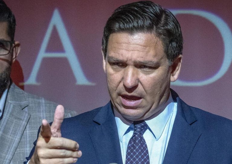 La battaglia di DeSantis contro le infiltrazioni woke a scuola continua