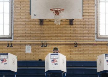 Seggio elettorale alla Bronxdale High School nel Bronx, New York, Usa, 3 novembre 2020