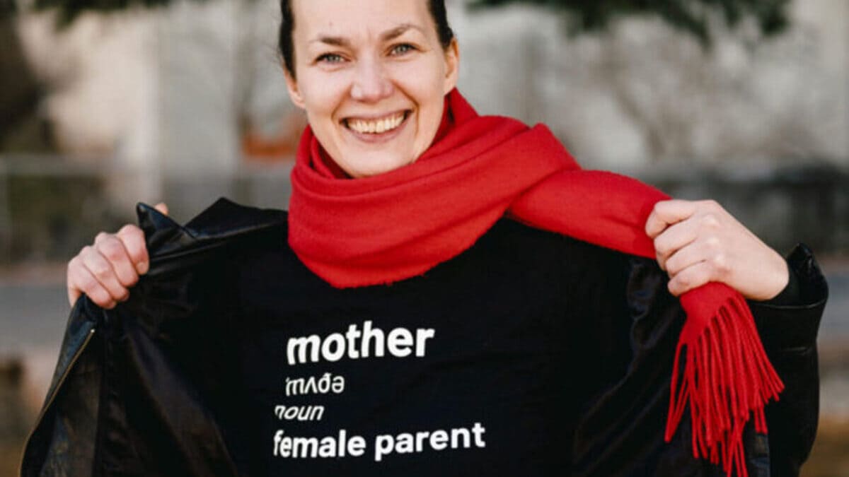La femminista norvegese Christina Ellingsen rischia 3 anni per aver detto che a un trans (nato uomo ma che si dice donna e lesbica) che non può diventare madre
