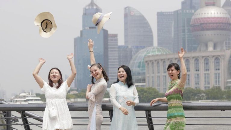 Shanghai, il lockdown è finito. Anche il Covid obbedisce al regime