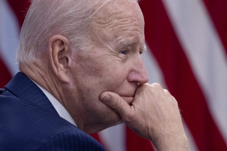 Meno male che c’è chi scrive gli articoli di Biden sul New York Times