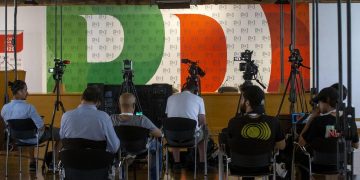 I giornalisti nella sede del PD prima della conferenza stampa per discutere i risultati delle amministrative a Roma, 13 giugno 2022