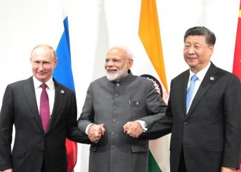 Putin, Xi e Modi - i leader di Russia, Cina e India - insieme in Giappone nel 2019