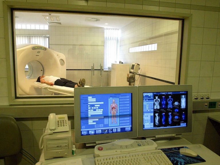 Non dire «donna» se parli di cancro alle ovaie
