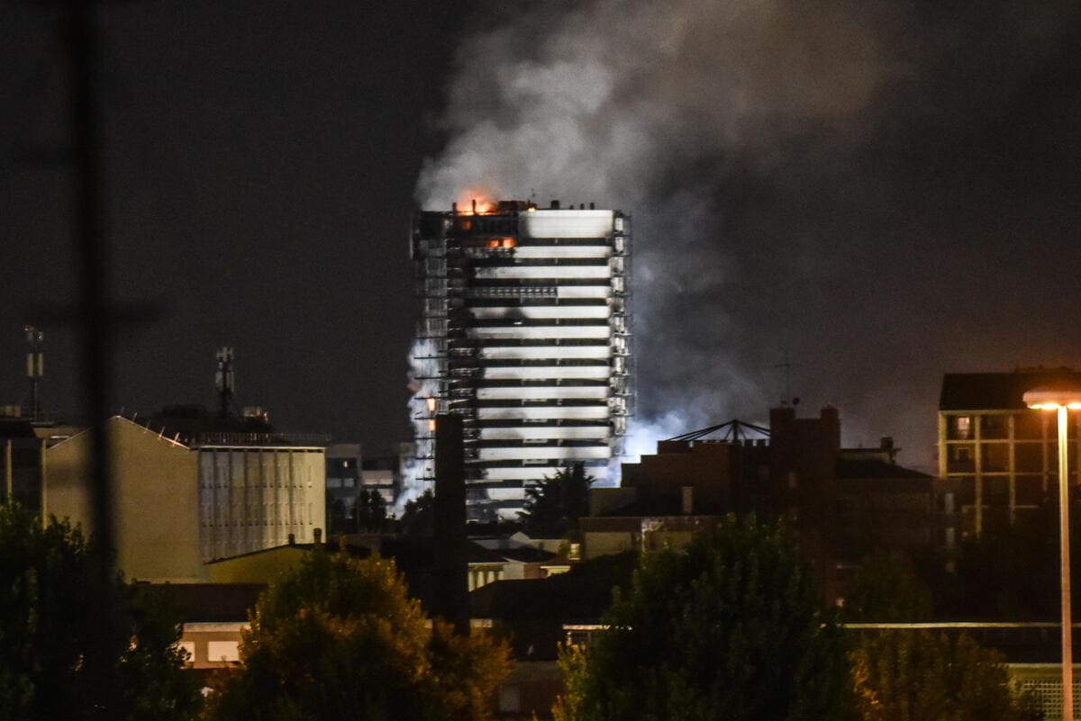 Incendio della "Torre del Moro", Milano, 30 agosto 2021.