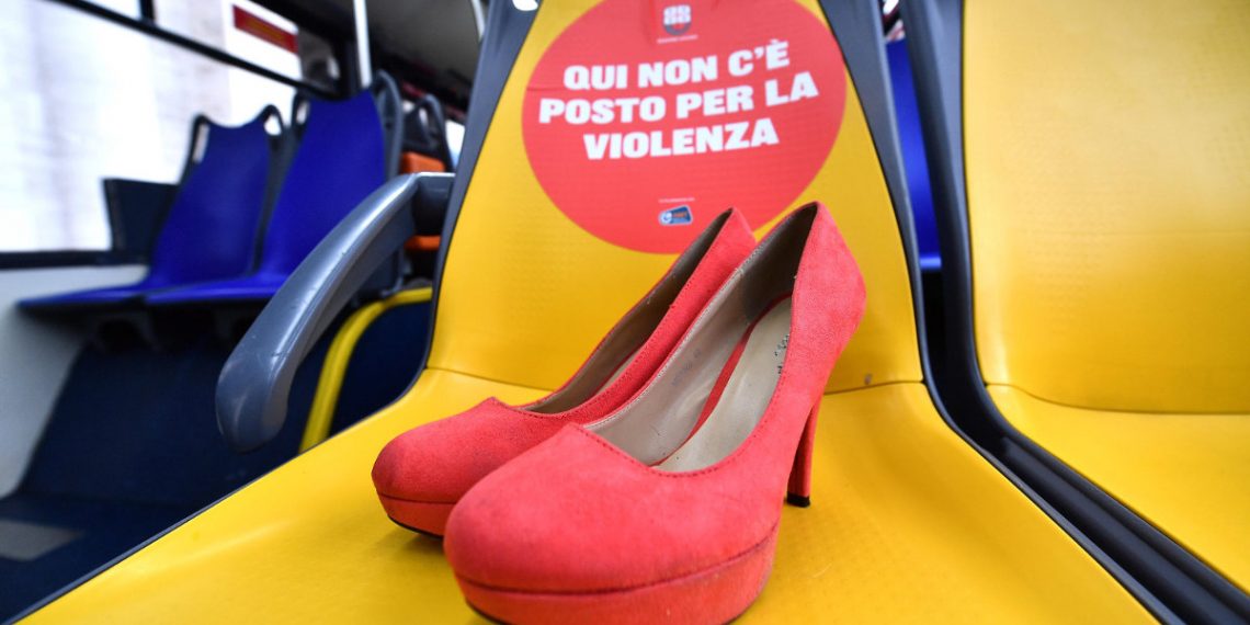 Un autobus allestito contro la violenza sulle donne
