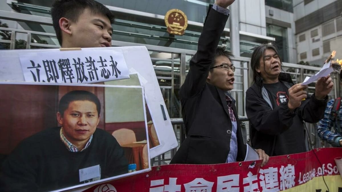 Protesta a Hong Kong a favore del rilascio di Xu Zhiyong, attivista per i diritti umani a processo in Cina