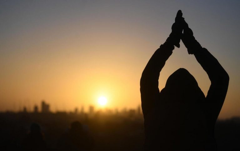 Neppure lo yoga si salva dalle accuse di razzismo