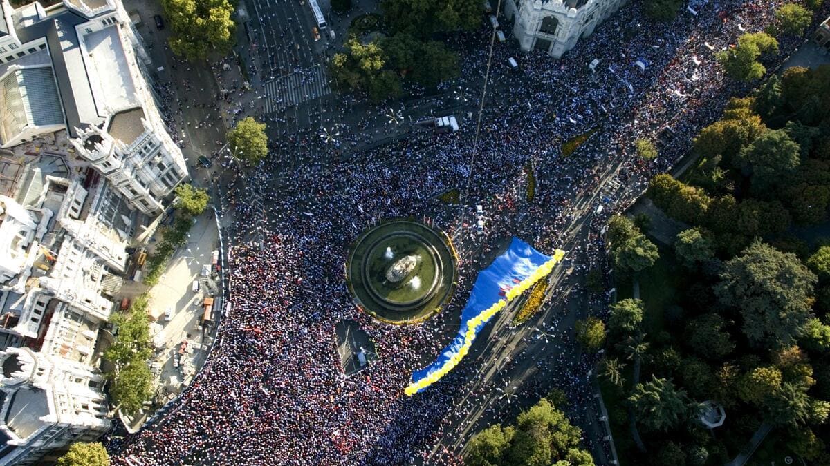17 ottobre 2009: un milione e mezzo di persone si radunano da tutta la Spagna alla plaza de Cibeles di Madrid per manifestare contro la legge sull'aborto voluta da Zapatero 