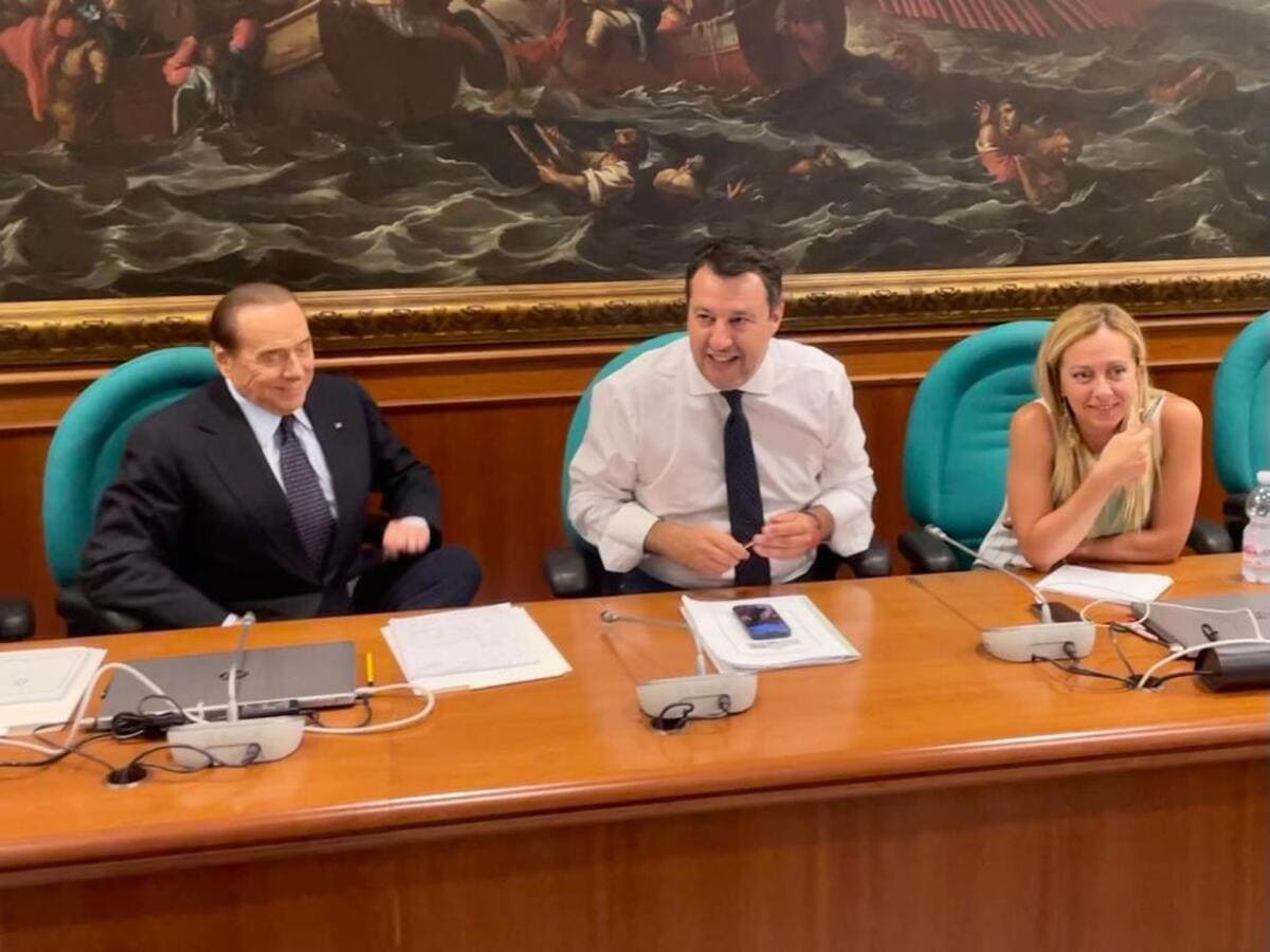Silvio Berlusconi, Matteo Salvini e Giorgia Meloni al vertice del centrodestra, Montecitorio, Roma, 27 luglio 2022 (Ansa)