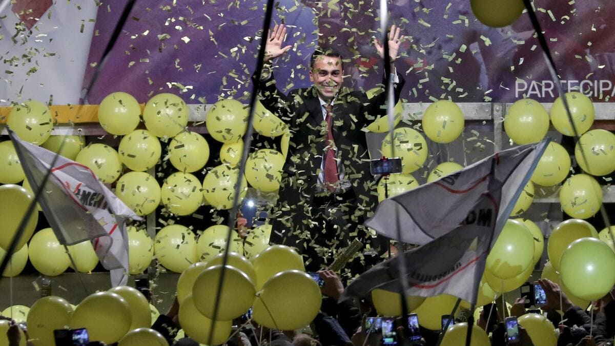 6 marzo 2018, il bagno di folla per Luigi Di Maio a Pomigliano d'Arco dopo la vittoria alle urne