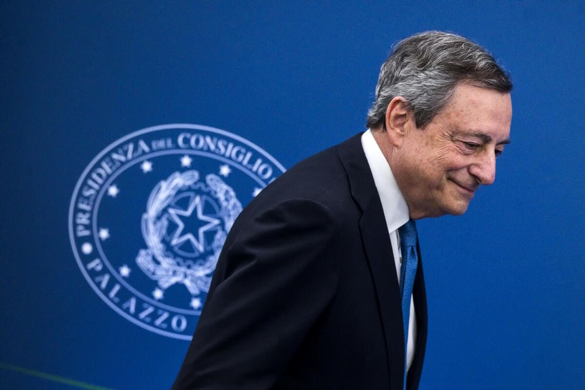 Il presidente del Consiglio Mario Draghi si è dimesso ieri