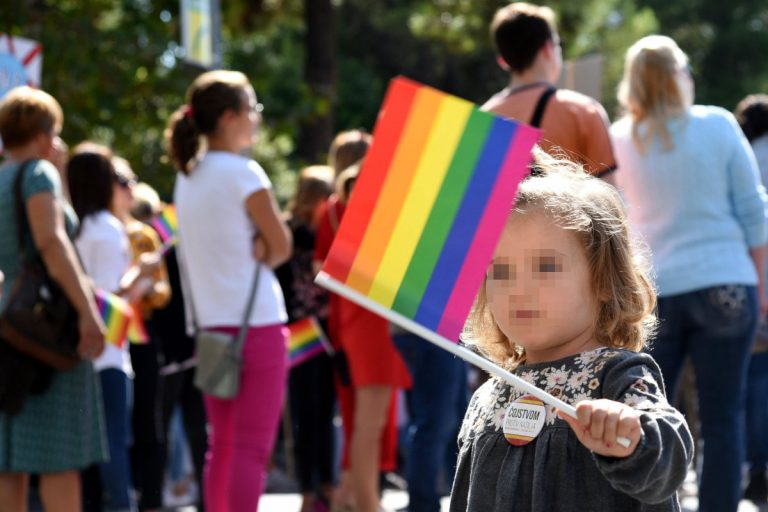 Lettera ai sindaci del Pd. Se il figlio è un diritto, che diritti hanno i figli nati da “donatori”?
