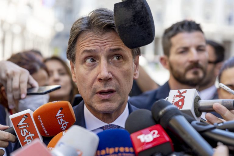 Ce lo siamo meritati Giuseppe Conte, leader del nulla in una politica vuota