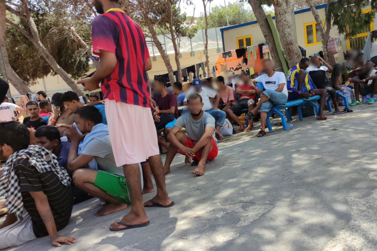 Migranti nell’hotspot di Lampedusa