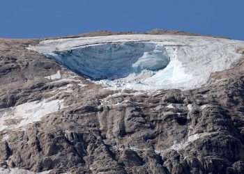 Il punto della Marmolada dove è collassato il ghiacciaio che ha provocato la valanga, 3 luglio 2022