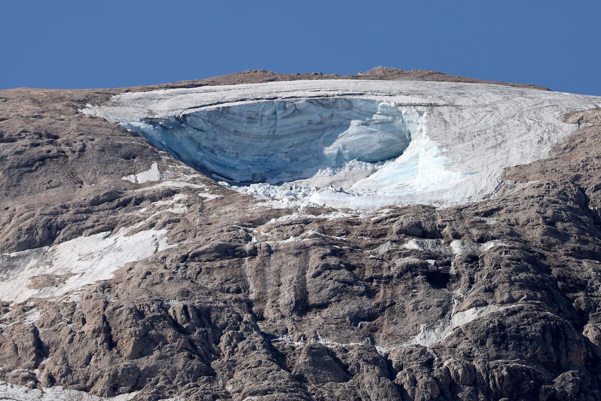 Il punto della Marmolada dove è collassato il ghiacciaio che ha provocato la valanga, 3 luglio 2022