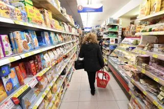 Il cassiere del supermercato che riconosce la tristezza