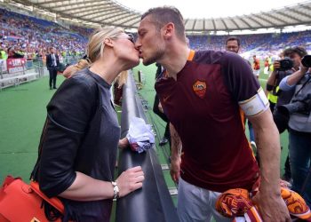 Francesco Totti bacia Ilary Blasi, 8 maggio 2016