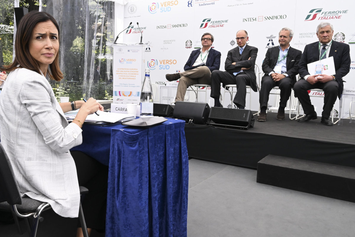 Calenda, Letta, Mentana e Tajani sul palco del forum di Mara Carfagna