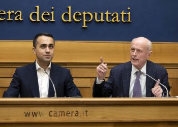 Bruno Tabacci, di Impegno Civico, e Luigi Di Maio, ministro degli Esteri e leader di Impegno Civico, durante una conferenza stampa alla Camera, Roma, 11 agosto 2022
