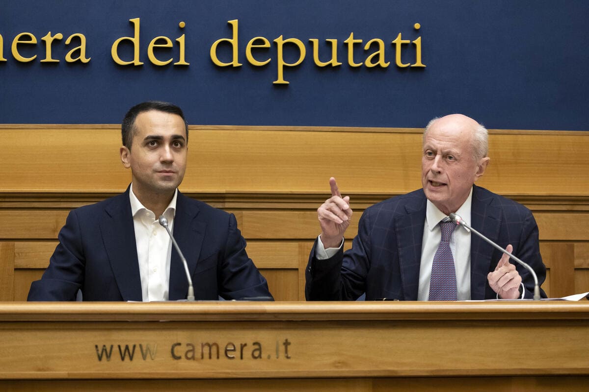 Bruno Tabacci, di Impegno Civico, e Luigi Di Maio, ministro degli Esteri e leader di Impegno Civico, durante una conferenza stampa alla Camera, Roma, 11 agosto 2022