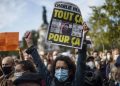 Manifestazione in Francia nel 2020 contro il terrorismo islamico dopo l'uccisione di Samuel Paty