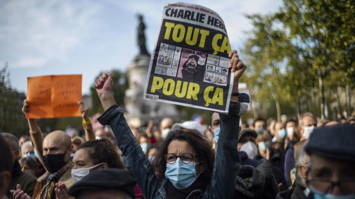 Manifestazione in Francia nel 2020 contro il terrorismo islamico dopo l'uccisione di Samuel Paty