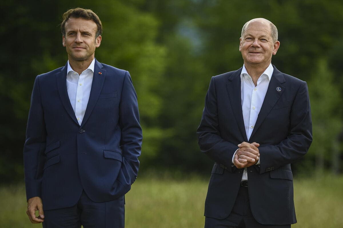 Il presidente francese Emmanuel Macron con il cancelliere tedesco Olaf Scholz al G7 Germania, 26 giugno 2022