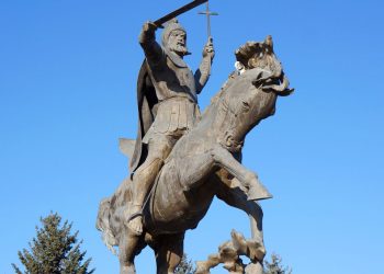 Statua equestre di san Vartan Mamikonian a Gyumri, Armenia