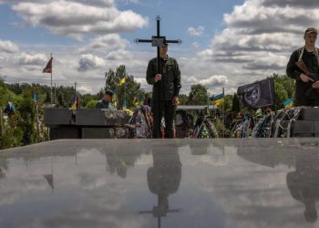 I funerali di un soldato dell'Ucraina morto in guerra a Kiev