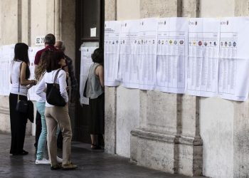 Un momento del voto per le elezioni amministrative nel seggio in Piazza del Collegio Romano, Roma, 05 giugno 2016.