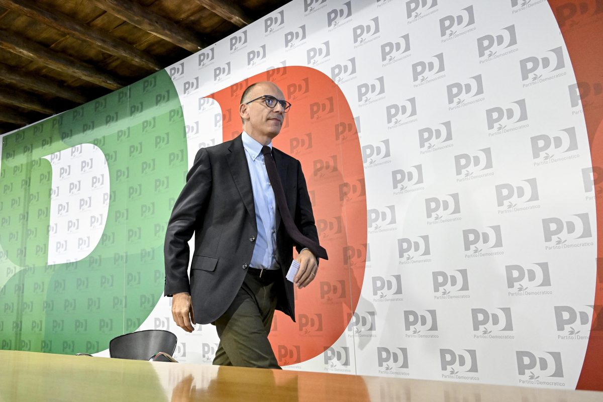 Enrico Letta nella sede del Pd a Roma