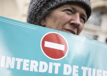 Manifestazione contro l'eutanasia in Francia