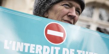 Manifestazione contro l'eutanasia in Francia