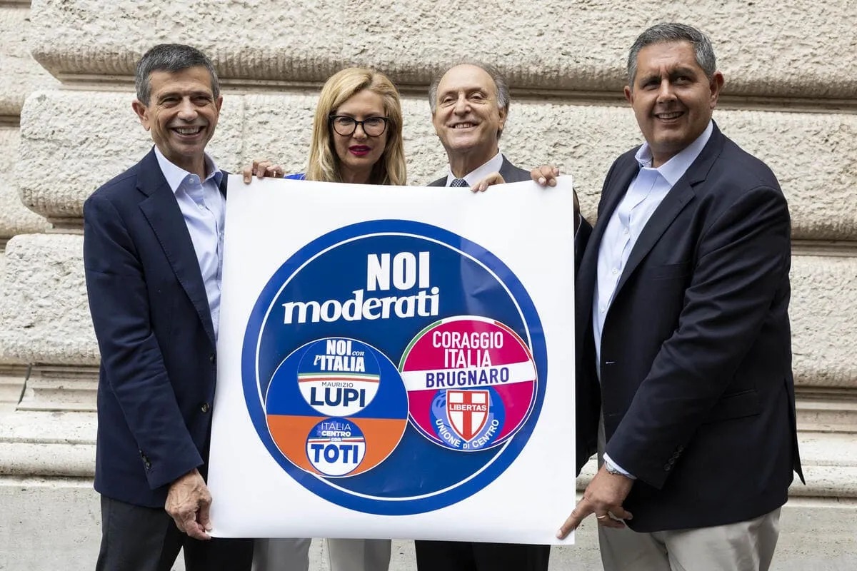 Maurizio Lupi, Michaela Biancofiore, Lorenzo Cesa e Giovanni Toti durante la presentazione della lista e del simbolo dei moderati uniti a sostegno della coalizione del centrodestra alle prossime elezioni politiche del 25 settembre, Roma, 11 agosto 2022 (Ansa)