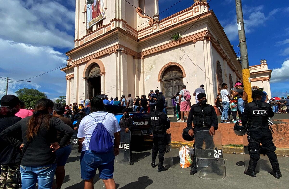 Nicaragua polizia processione