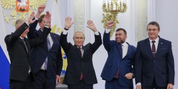 Vladimir Putin festeggia in Russia l'annessione di quattro regioni dell'Ucraina