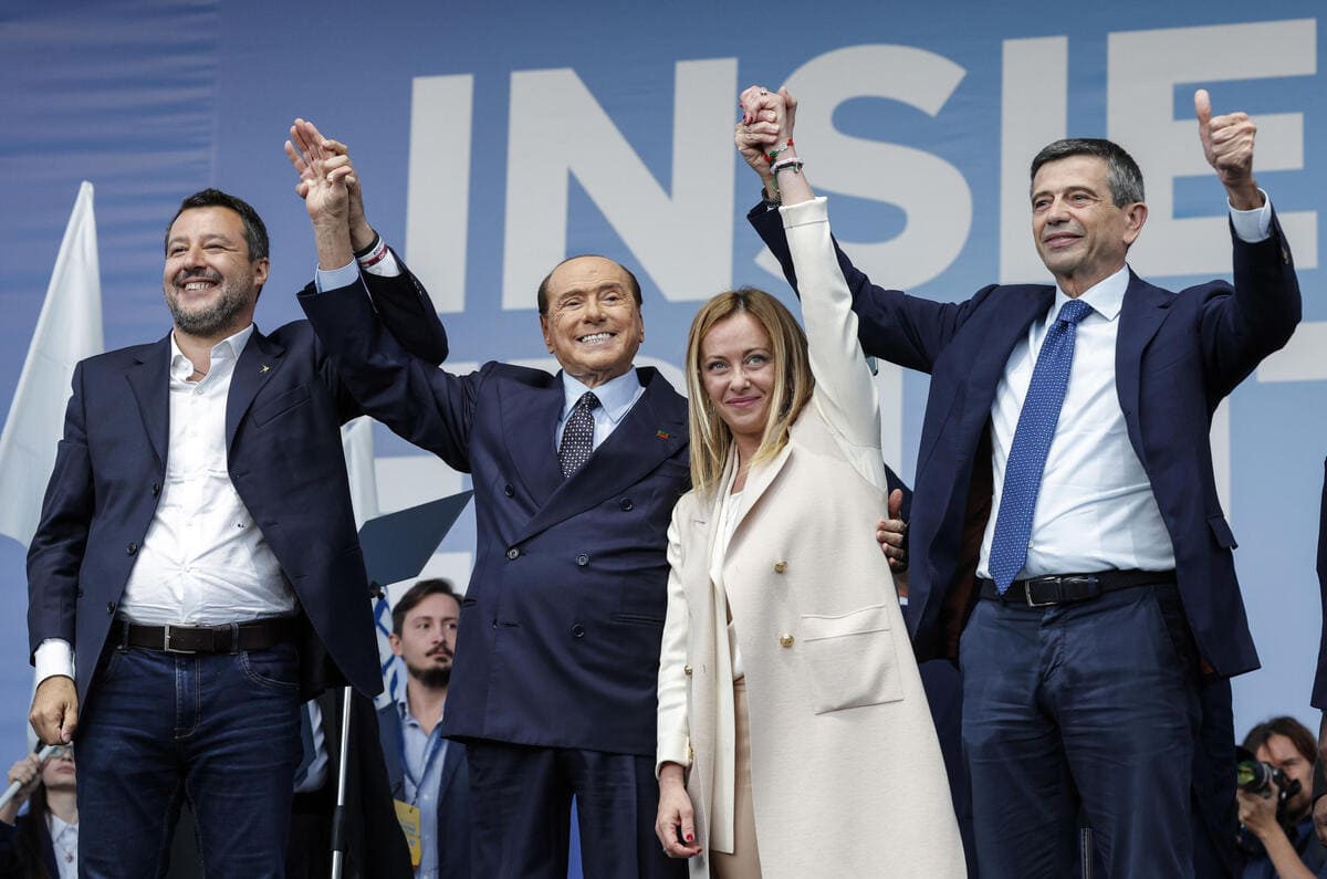 Il leader del centrodestra MAtteo Salvini, Silvio Berlusconi, Giorgia Meloni e Maurizio Lupi in Piazza del Popolo a Roma, il 22 settembre 2022