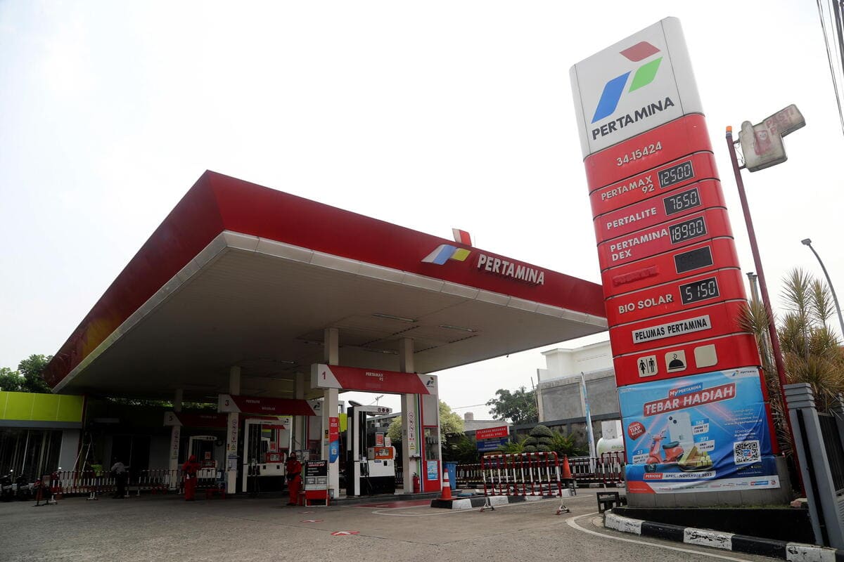 Una stazione di rifornimento Pertamina a Tangerang, Indonesia