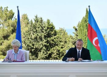 Firma dell’accordo sul gas dall’Azerbaigian tra Ilham Aliyev e Ursula von der Leyen